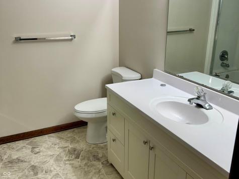 616-618 Hillcrest Circle Seymour IN 47274
