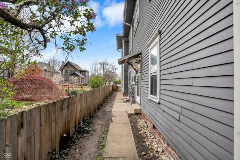 537 E 11th Street Indianapolis IN 46202