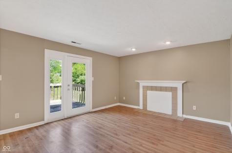 8809 Country Lane Court Indianapolis IN 46217
