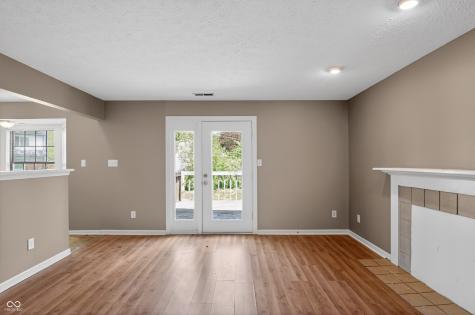 8809 Country Lane Court Indianapolis IN 46217