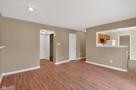 8809 Country Lane Court Indianapolis IN 46217