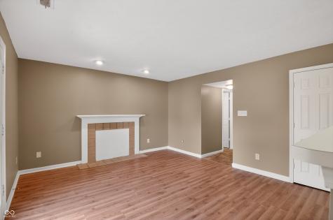 8809 Country Lane Court Indianapolis IN 46217