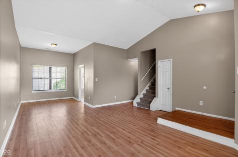 8809 Country Lane Court Indianapolis IN 46217