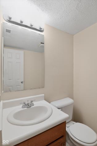 8809 Country Lane Court Indianapolis IN 46217