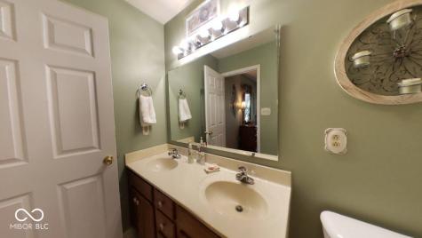 1652 Roundhouse Circle Greenwood IN 46143