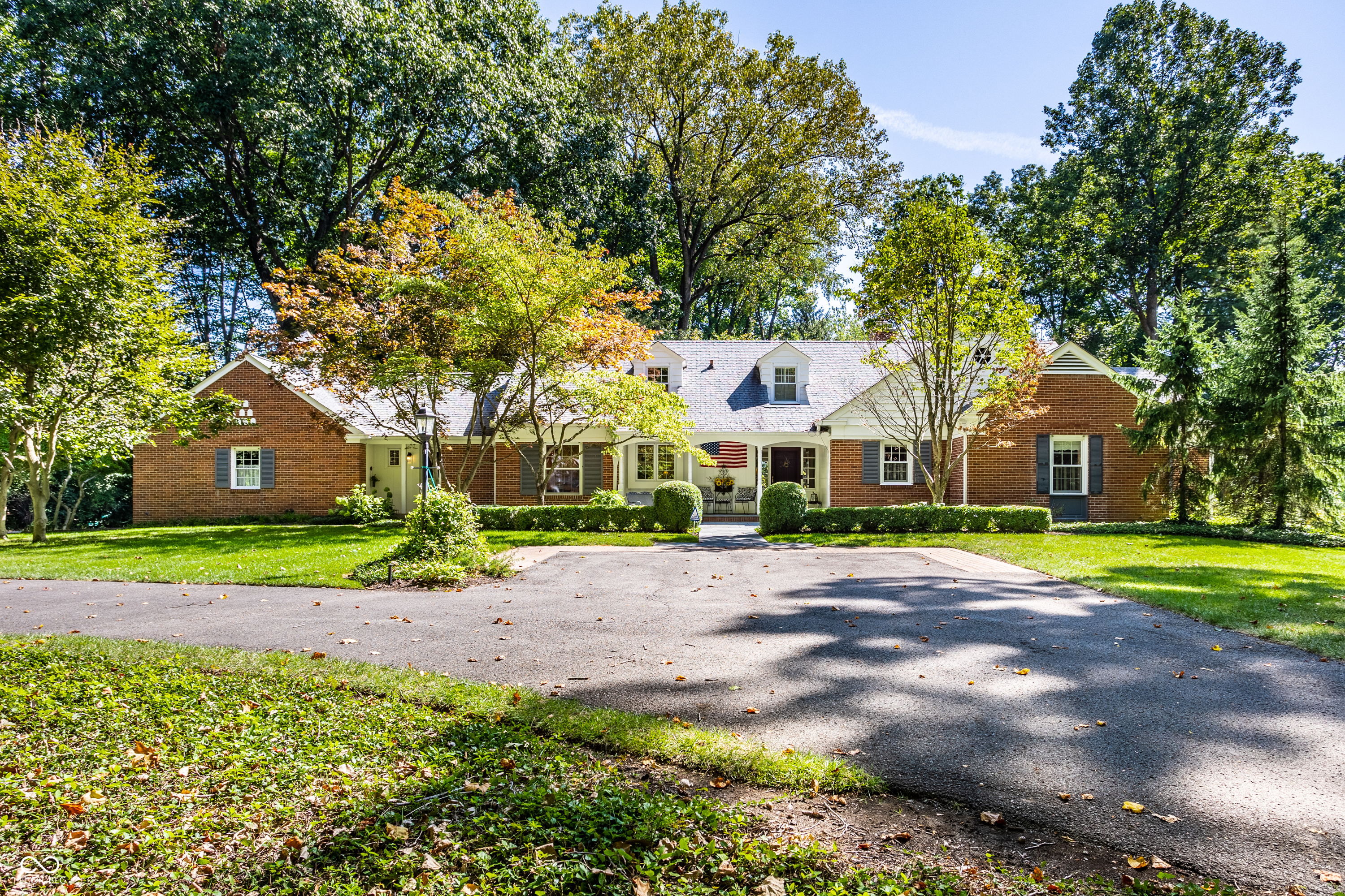 8121 N Illinois Street Indianapolis IN 46260