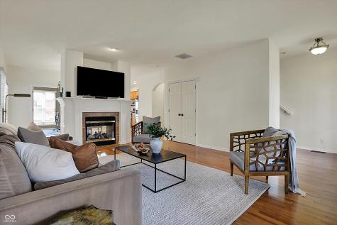 2037 Rhettsbury Street Carmel IN 46032