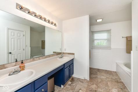 9279 Oak Knoll Lane Fishers IN 46037