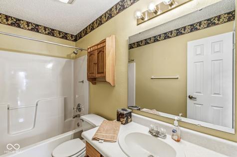 1914 Cross Willow Lane Indianapolis IN 46239