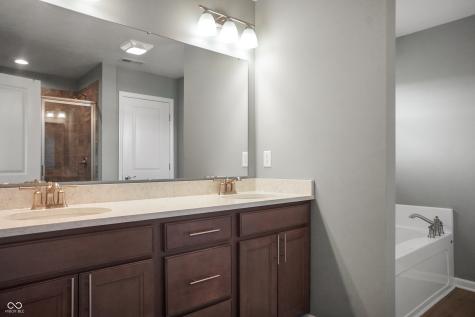 1951 Cobbett Drive Avon IN 46123