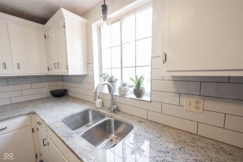 6022 Thornwood Court Indianapolis IN 46250