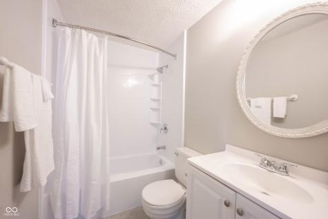 6022 Thornwood Court Indianapolis IN 46250