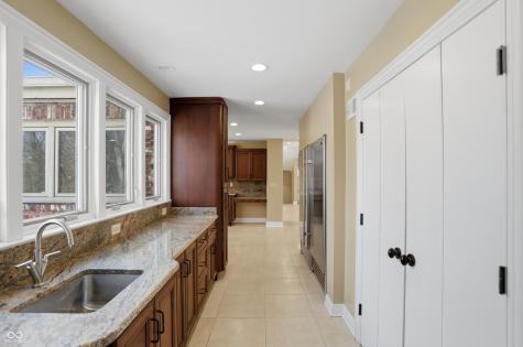 8602 Frontgate Lane Indianapolis IN 46256