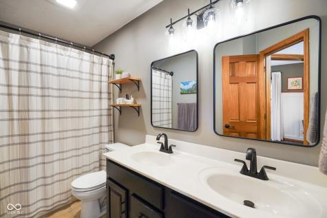 6017 Creekbend Boulevard Indianapolis IN 46217