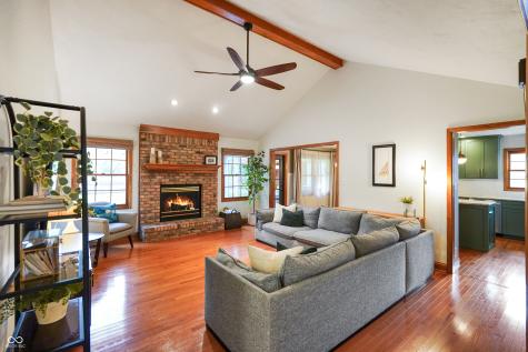 6017 Creekbend Boulevard Indianapolis IN 46217