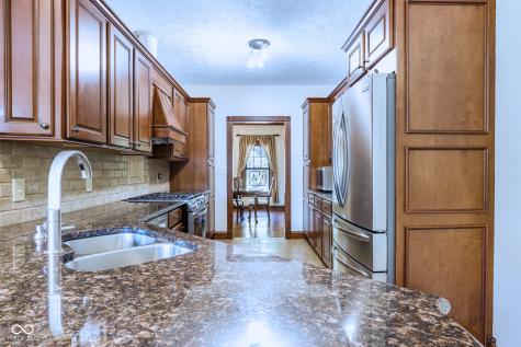 1354 Blackhawk Drive Columbus IN 47201