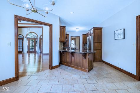 1354 Blackhawk Drive Columbus IN 47201