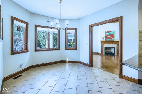 1354 Blackhawk Drive Columbus IN 47201