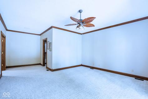1354 Blackhawk Drive Columbus IN 47201