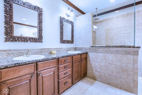 1354 Blackhawk Drive Columbus IN 47201