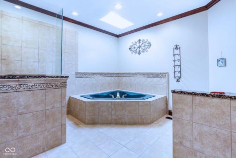 1354 Blackhawk Drive Columbus IN 47201