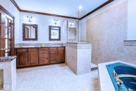 1354 Blackhawk Drive Columbus IN 47201