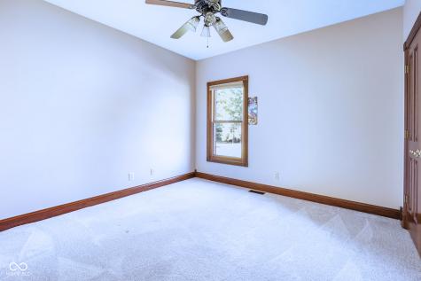 1354 Blackhawk Drive Columbus IN 47201