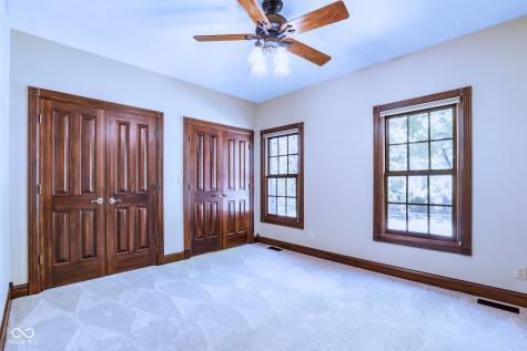 1354 Blackhawk Drive Columbus IN 47201