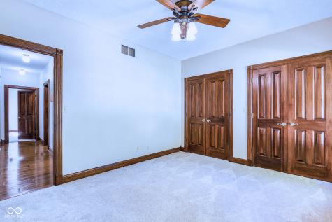 1354 Blackhawk Drive Columbus IN 47201