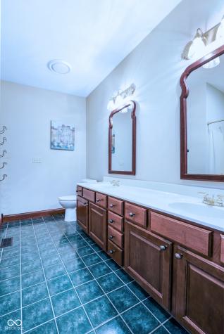 1354 Blackhawk Drive Columbus IN 47201