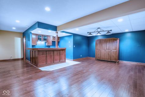 1354 Blackhawk Drive Columbus IN 47201