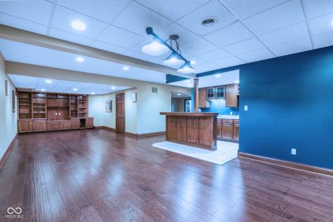 1354 Blackhawk Drive Columbus IN 47201