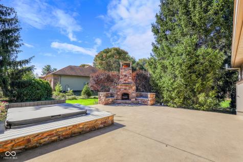 1354 Blackhawk Drive Columbus IN 47201