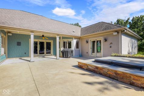 1354 Blackhawk Drive Columbus IN 47201