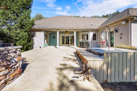 1354 Blackhawk Drive Columbus IN 47201