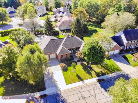 1354 Blackhawk Drive Columbus IN 47201