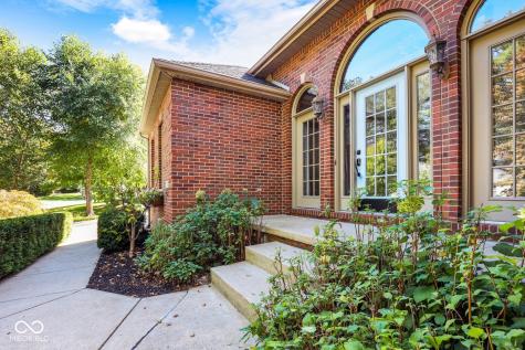 1354 Blackhawk Drive Columbus IN 47201