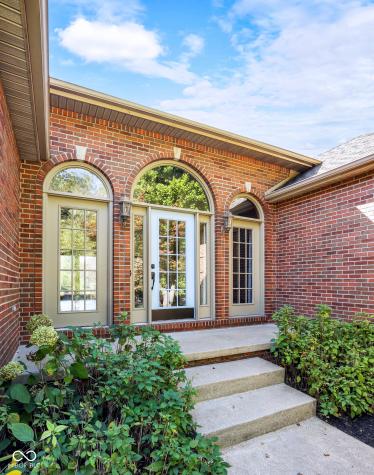 1354 Blackhawk Drive Columbus IN 47201