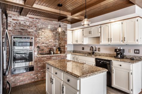 710 Sugarbush Drive Zionsville IN 46077