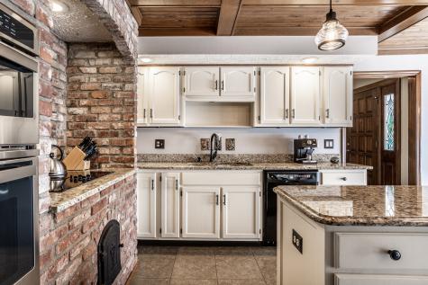 710 Sugarbush Drive Zionsville IN 46077