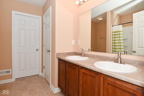 4725 Ladywood Cliffs Court Indianapolis IN 46226