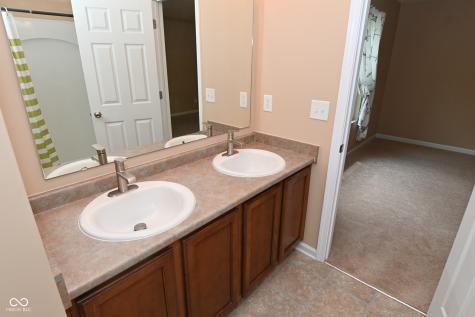 4725 Ladywood Cliffs Court Indianapolis IN 46226