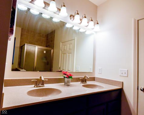 6110 Pelican Lane Columbus IN 47201