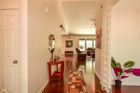 6110 Pelican Lane Columbus IN 47201