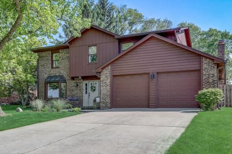 1521 Village Walk Drive Zionsville IN 46077