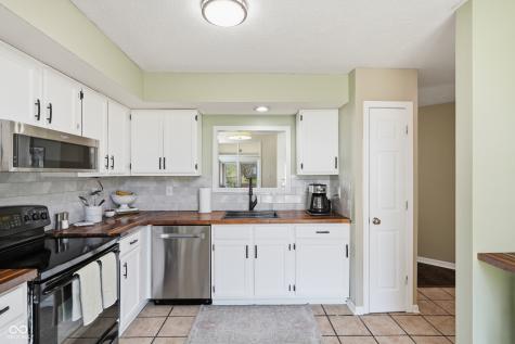8889 White Fir Drive Indianapolis IN 46256
