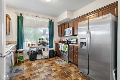 2017 Shadow Creek Boulevard Columbus IN 47201