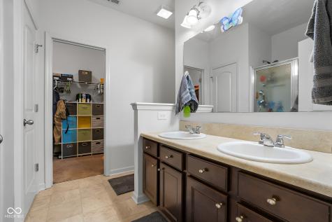 2017 Shadow Creek Boulevard Columbus IN 47201