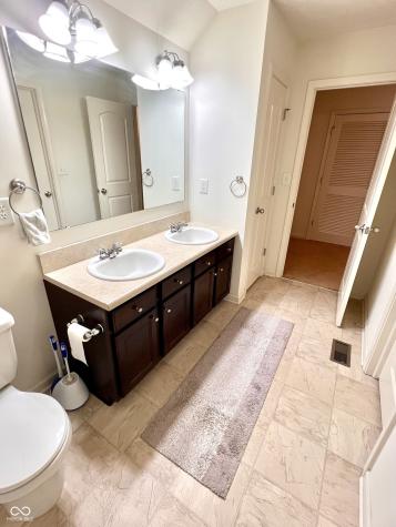 2017 Shadow Creek Boulevard Columbus IN 47201