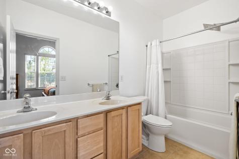 8413 Clayhurst Drive Indianapolis IN 46278